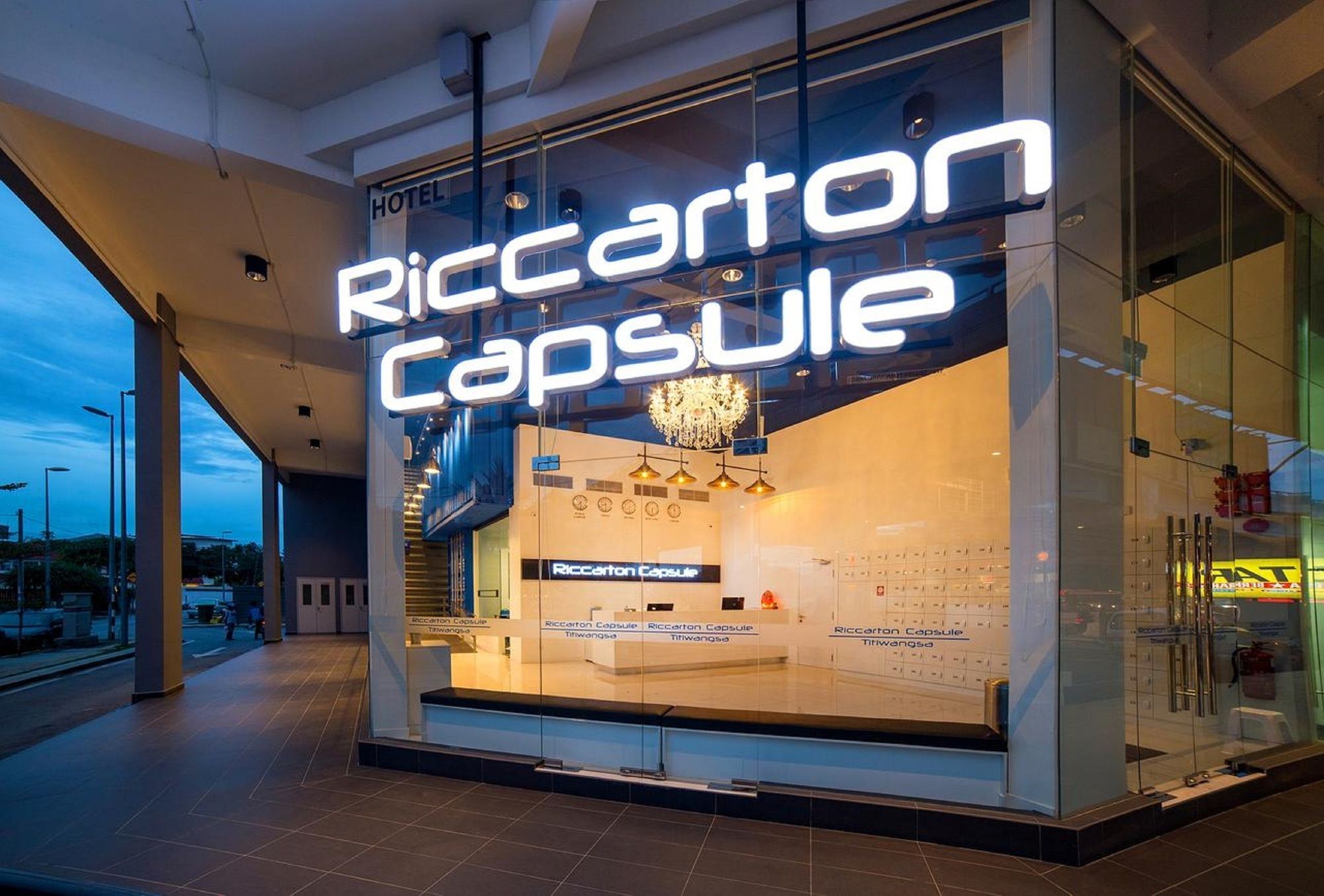 Riccarton Capsule Hotel Kuala Lumpur Exteriör bild