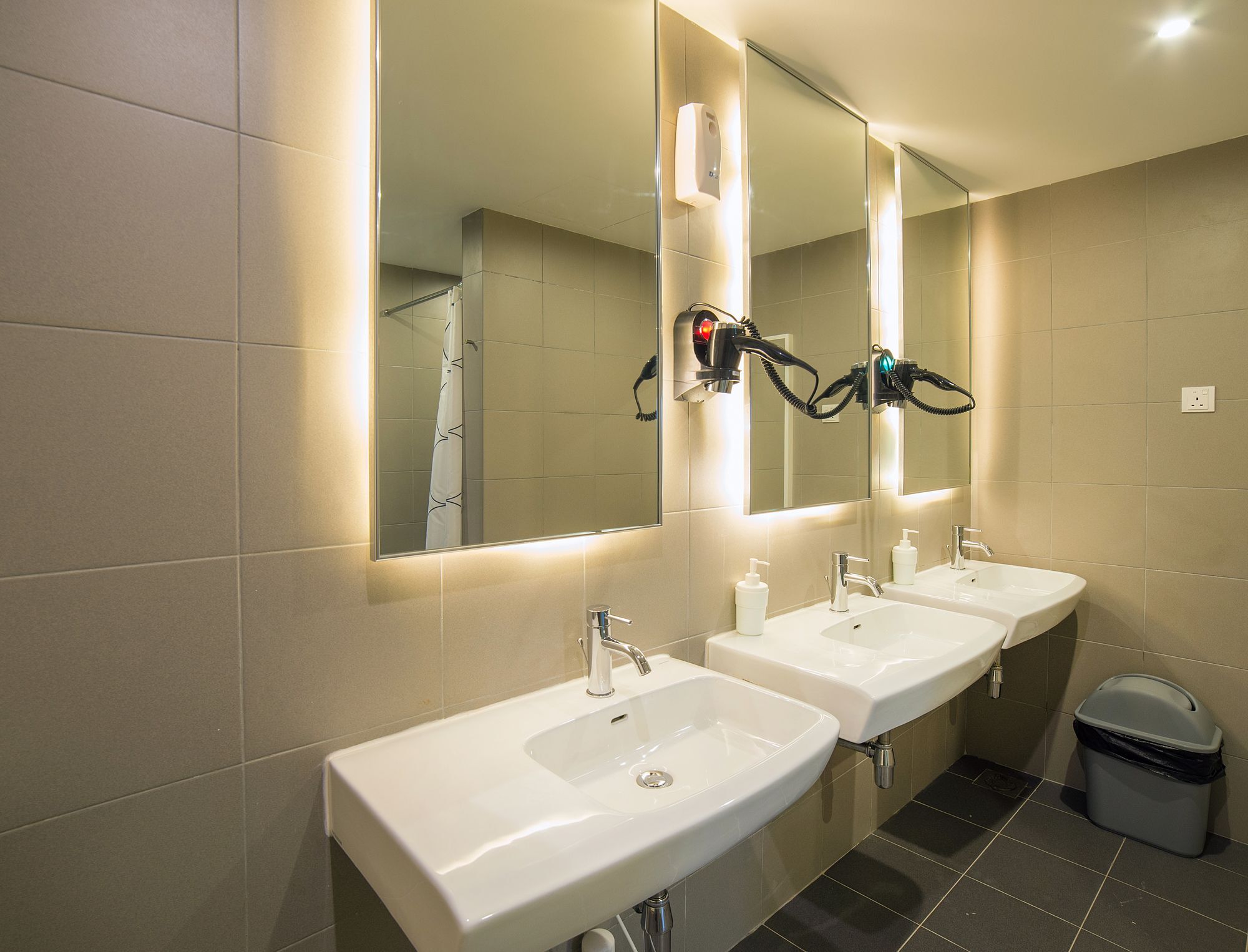 Riccarton Capsule Hotel Kuala Lumpur Exteriör bild