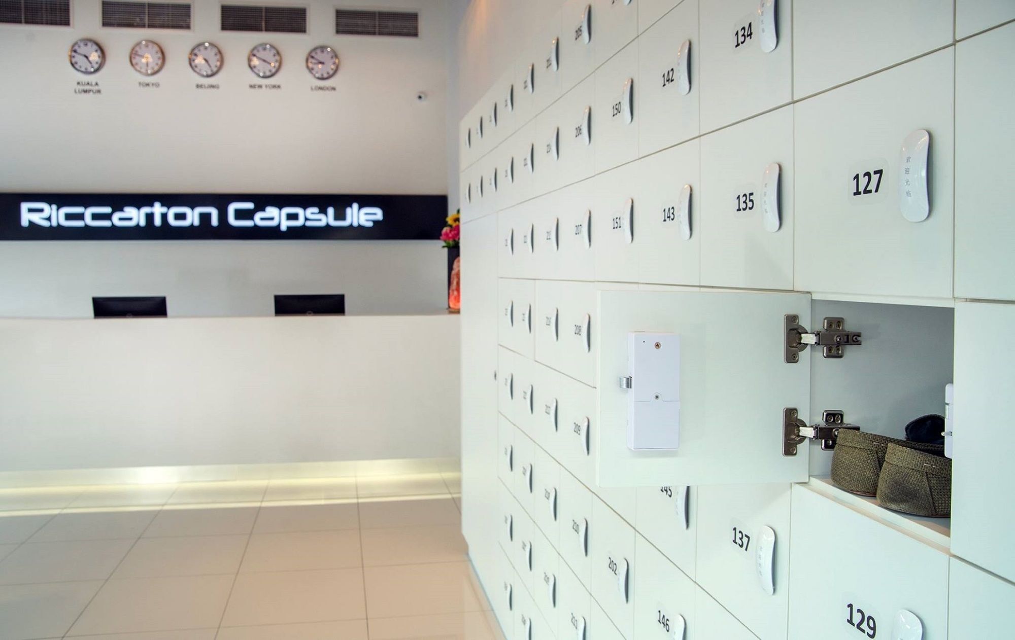 Riccarton Capsule Hotel Kuala Lumpur Exteriör bild